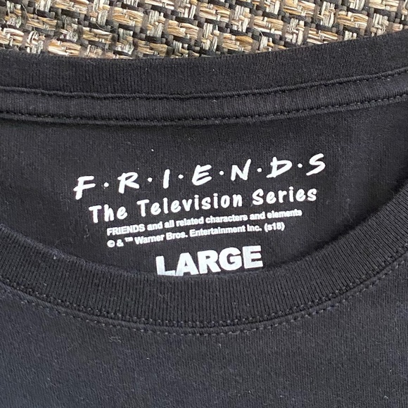 FRIENDS The TV Show official Warner Bros. L/S Tee! EUC!🔥🎁 - Picture 9 of 9